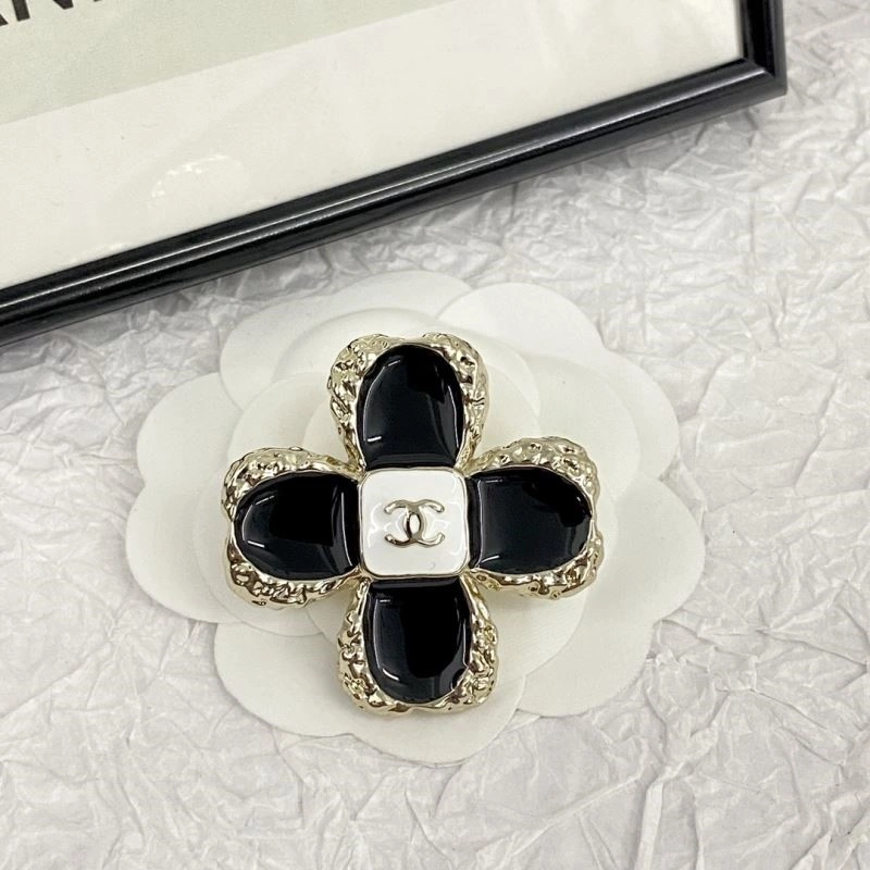 EyeCatching Chanel Brooches 225525