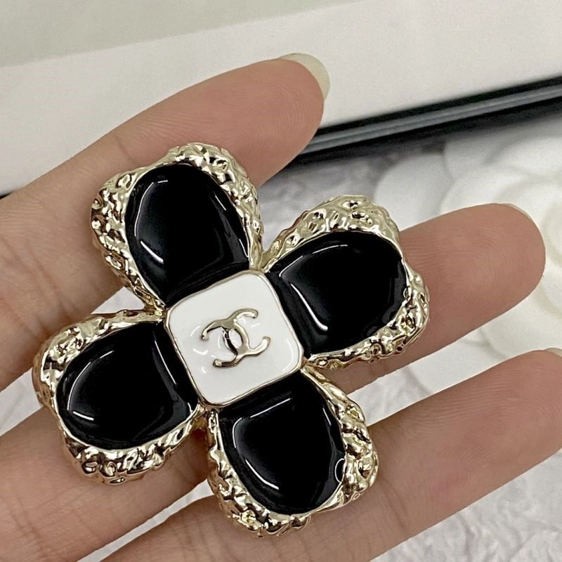 EyeCatching Chanel Brooches 225525