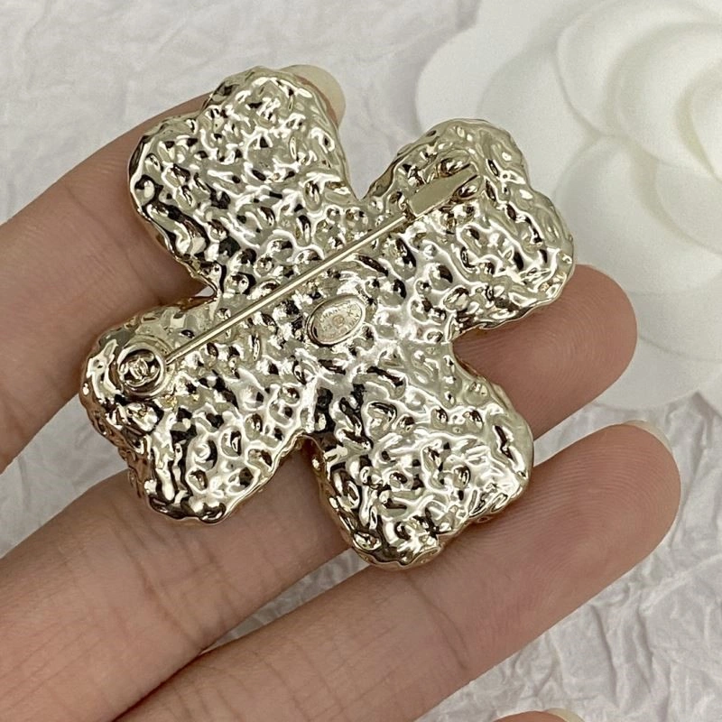 EyeCatching Chanel Brooches 225525