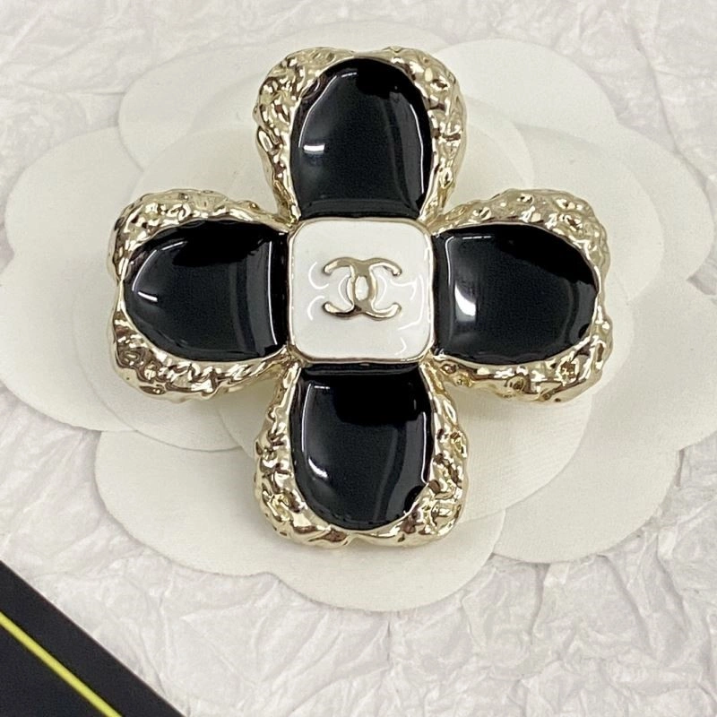 EyeCatching Chanel Brooches 225525