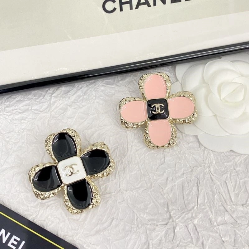 EyeCatching Chanel Brooches 225525