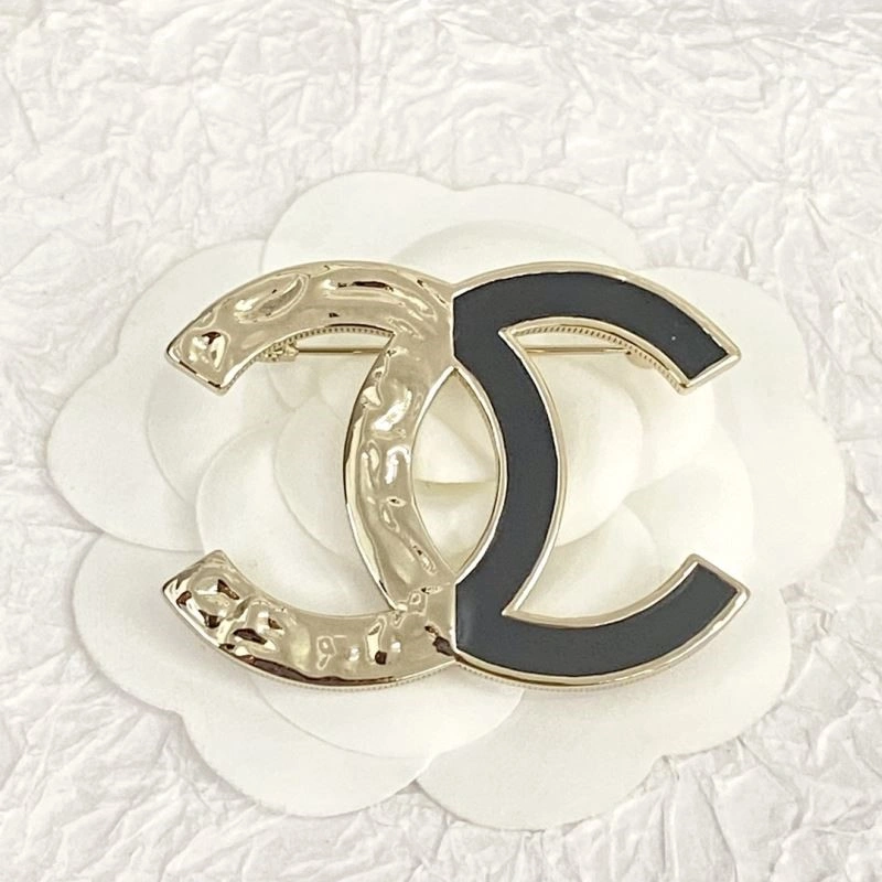 Snug Chanel Brooches 225522