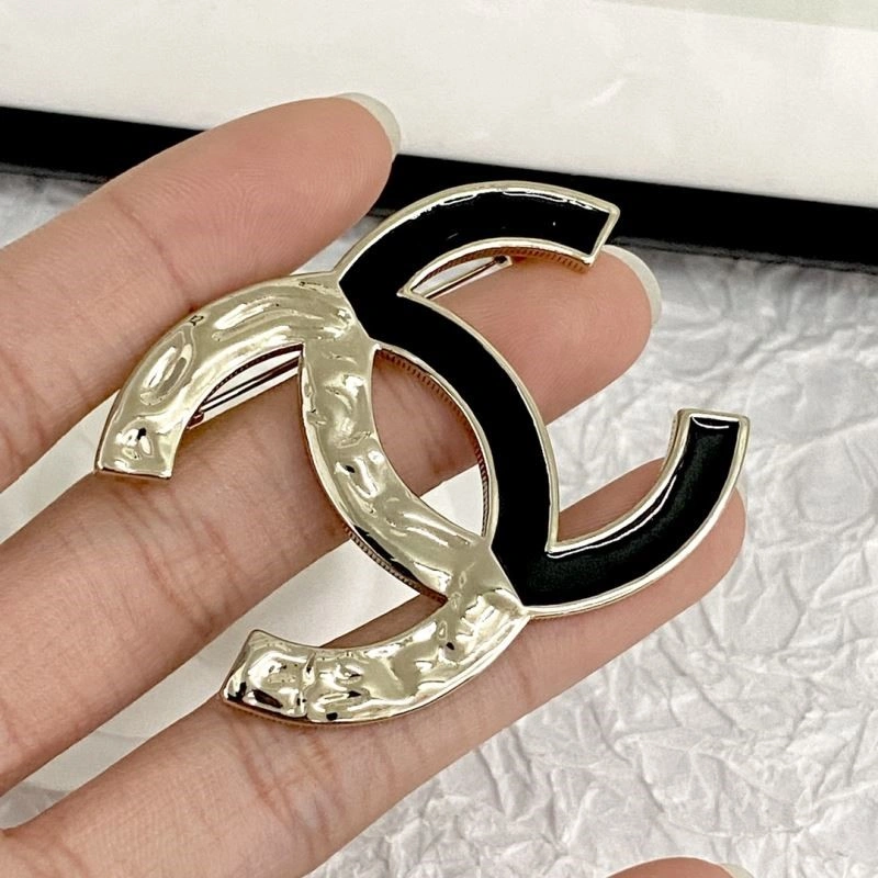 Snug Chanel Brooches 225522