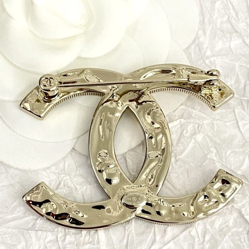 Snug Chanel Brooches 225522