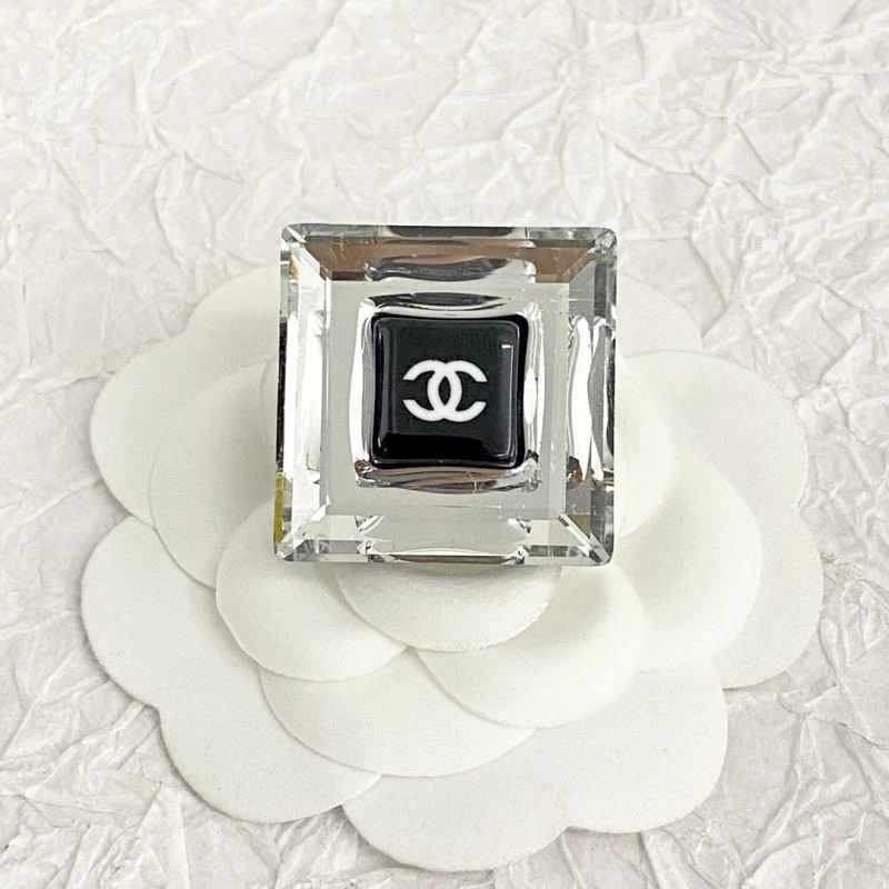 Versatile Chanel Brooches 225514