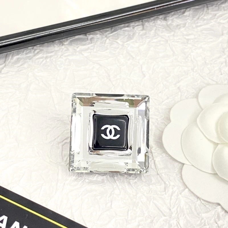 Versatile Chanel Brooches 225514