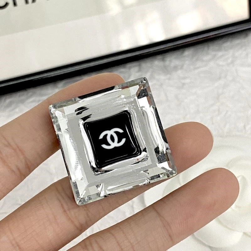 Versatile Chanel Brooches 225514