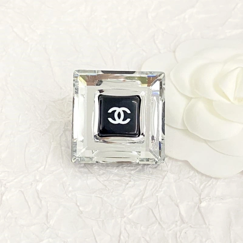 Versatile Chanel Brooches 225514