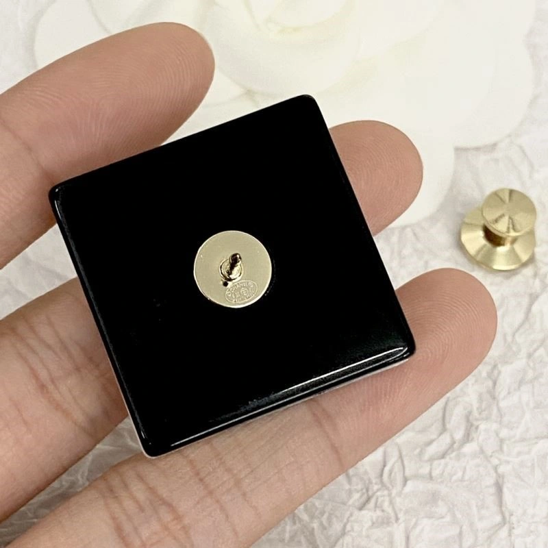 Versatile Chanel Brooches 225514