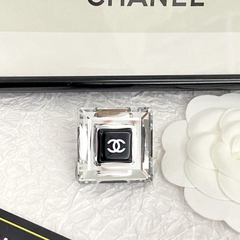 Versatile Chanel Brooches 225514