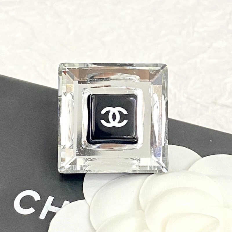 Versatile Chanel Brooches 225514