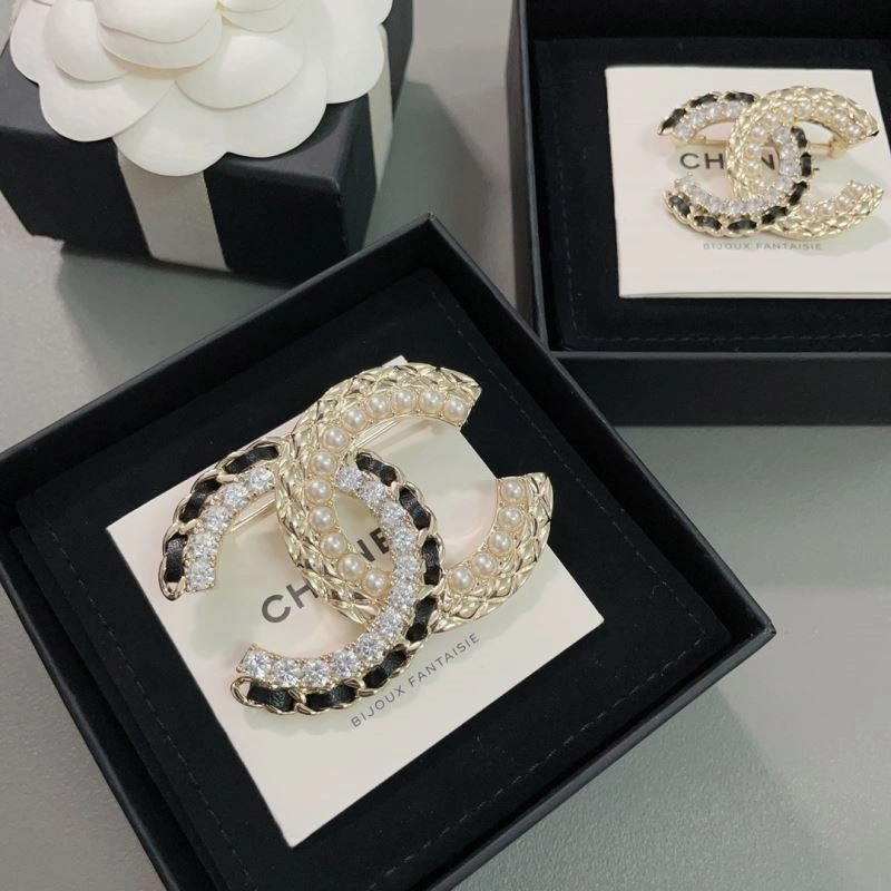 Sporty Chanel Brooches 225513
