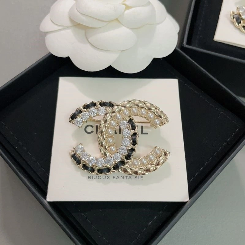 Sporty Chanel Brooches 225513