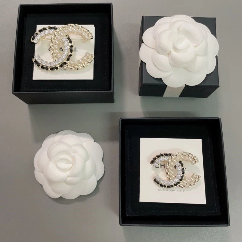 Sporty Chanel Brooches 225513