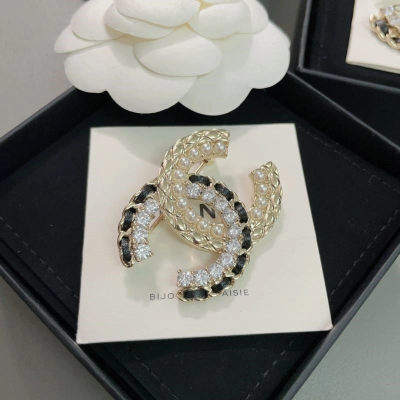 Sporty Chanel Brooches 225513
