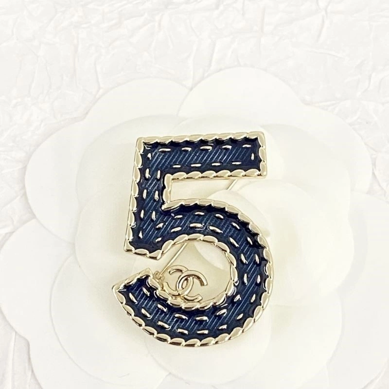 Chanel Brooches Lightweight 225496