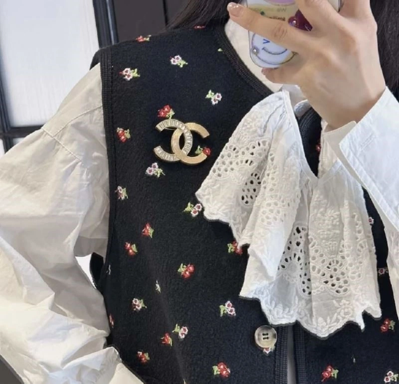 Chanel Brooches SmoothTexture 225479