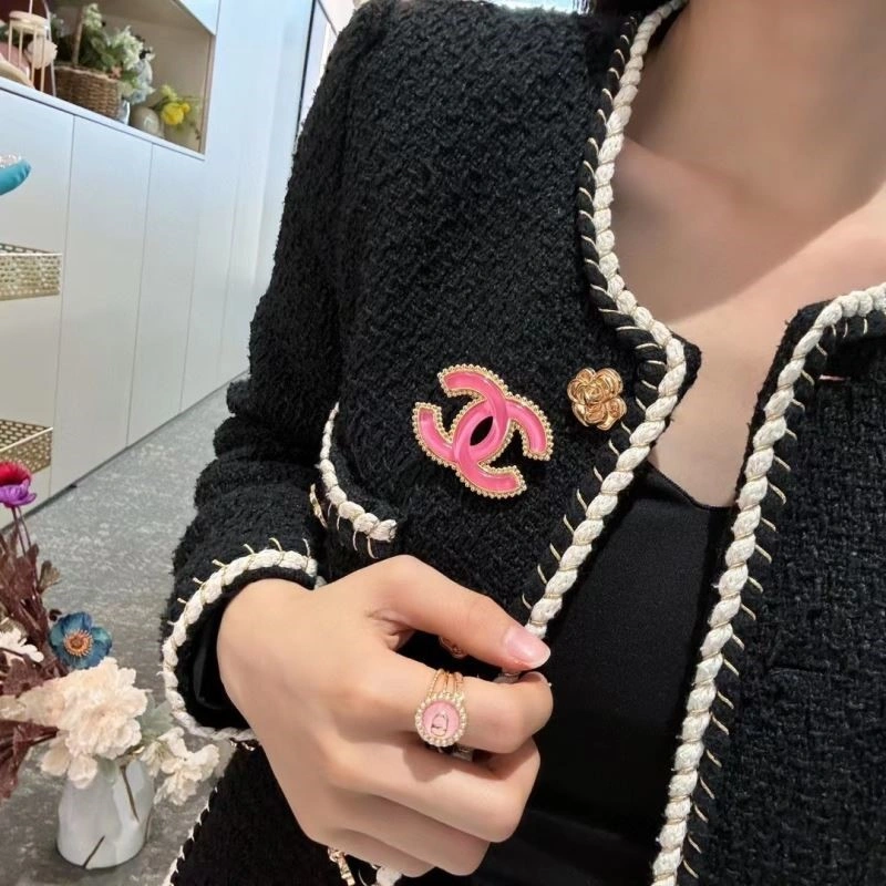 HighPerformance Chanel Brooches 225477