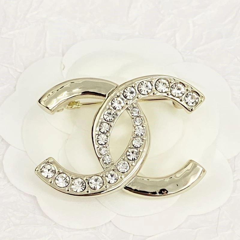 TravelReady Chanel Brooches 225486