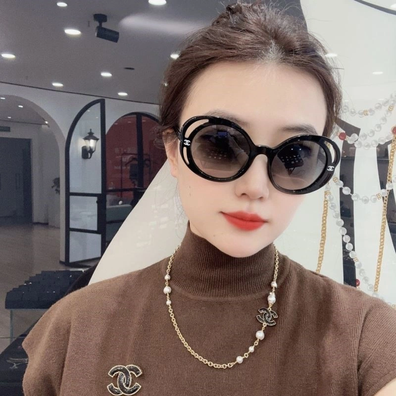 EyeCatching Chanel Brooches 225550