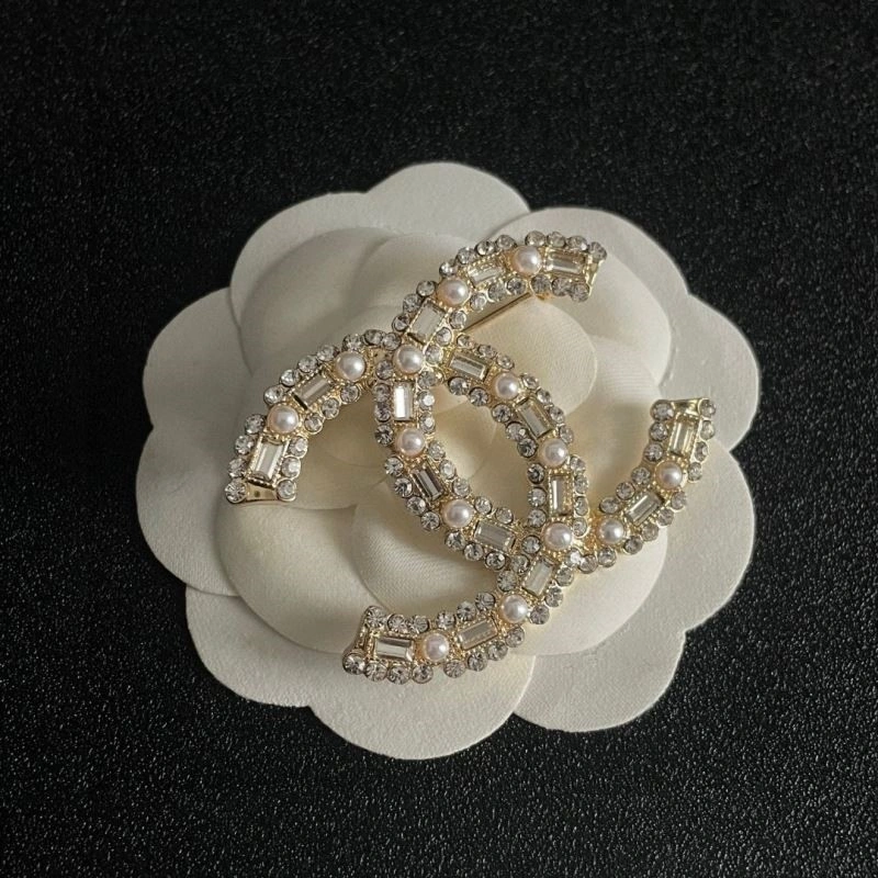 Chanel Brooches Colorful 225471
