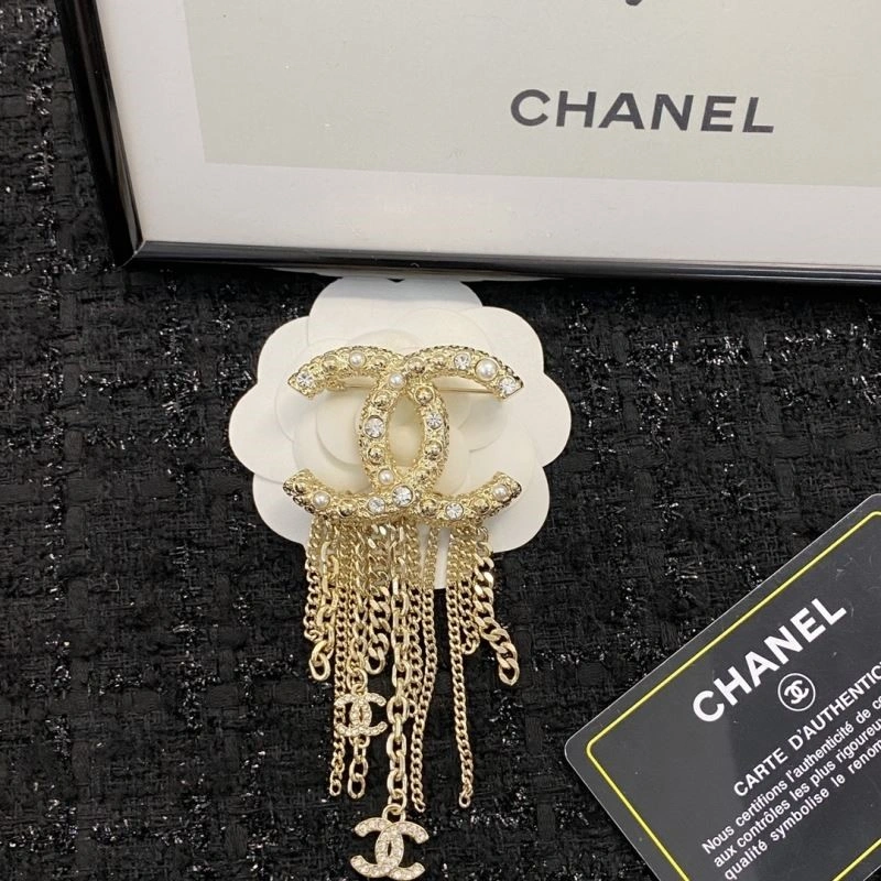 Chanel Brooches Affordable 225459