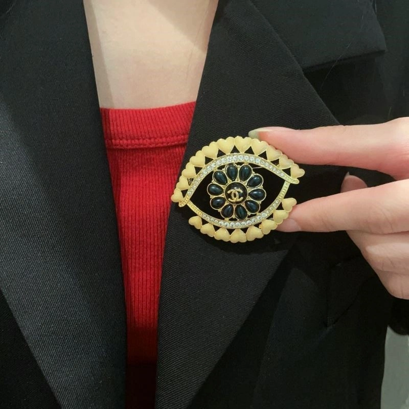 Elegant Chanel Brooches 225450