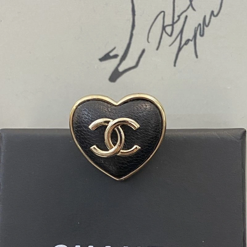 StreetReady Chanel Brooches 225457