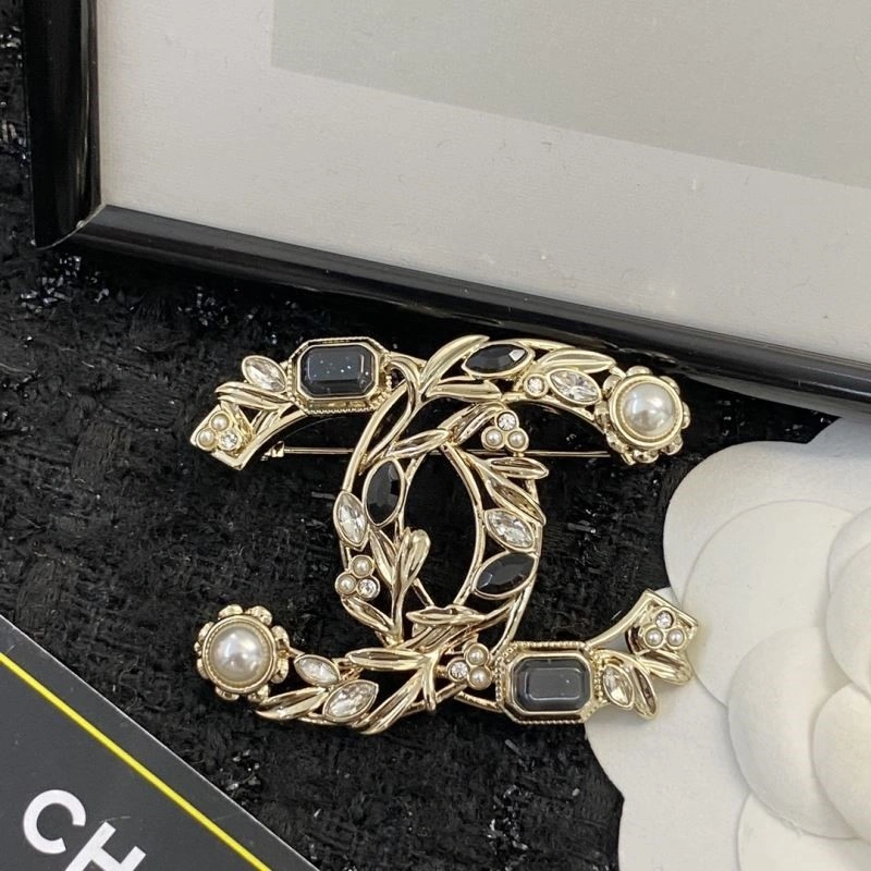 TechFriendly Chanel Brooches 225489