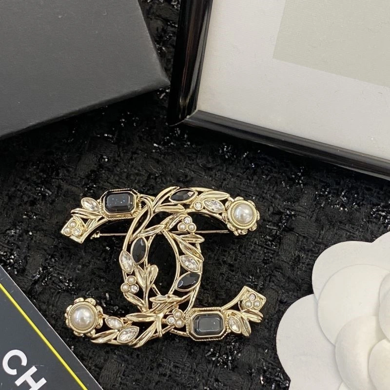 TechFriendly Chanel Brooches 225489