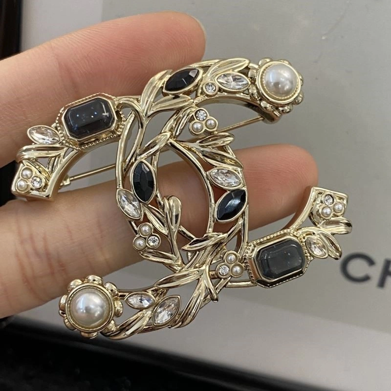 TechFriendly Chanel Brooches 225489