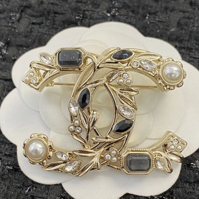TechFriendly Chanel Brooches 225489