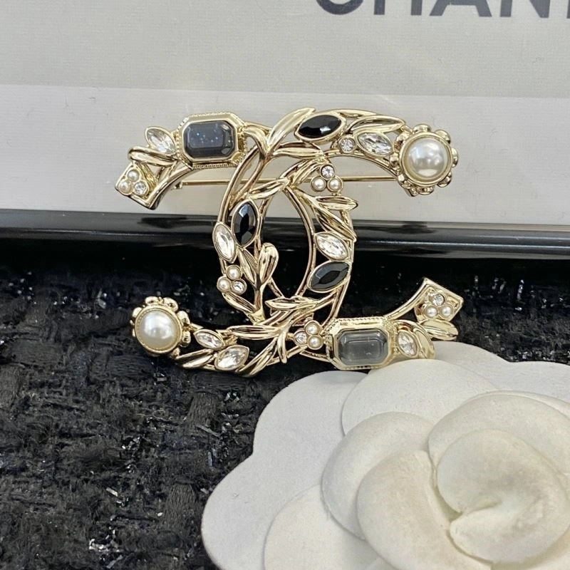 TechFriendly Chanel Brooches 225489