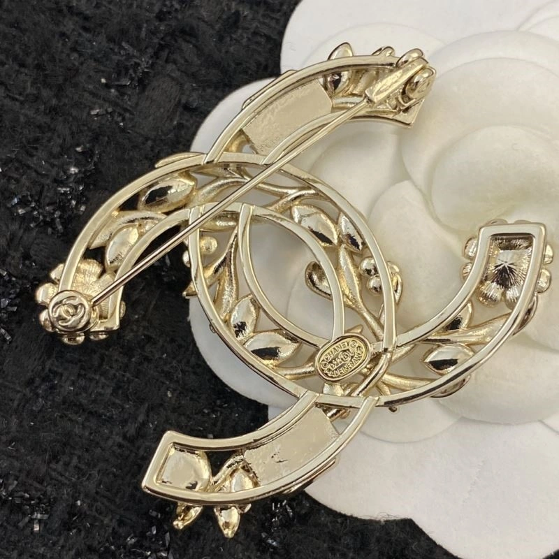 TechFriendly Chanel Brooches 225489