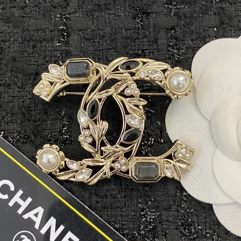 TechFriendly Chanel Brooches 225489