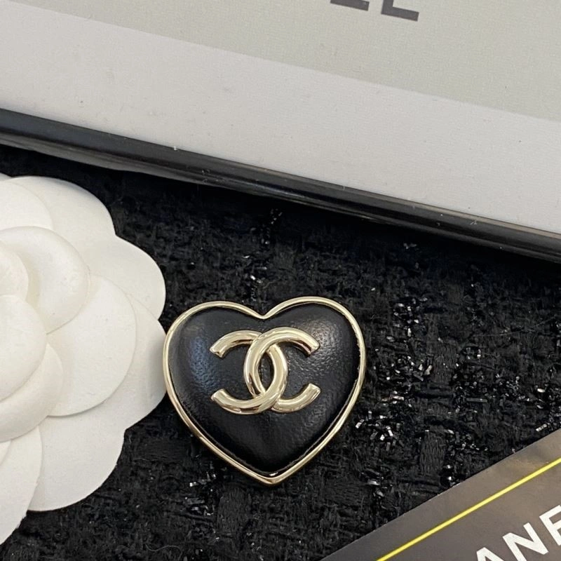 Stylish Chanel Brooches 225490