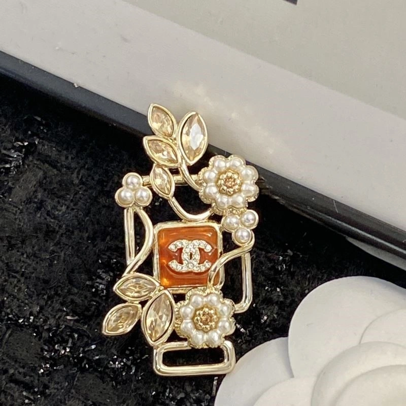 TechFriendly Chanel Brooches 225456