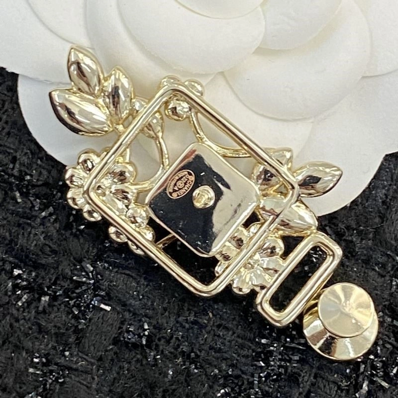 TechFriendly Chanel Brooches 225456