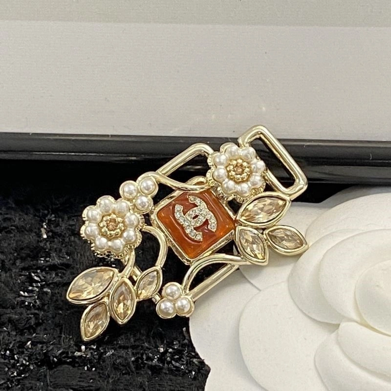 TechFriendly Chanel Brooches 225456