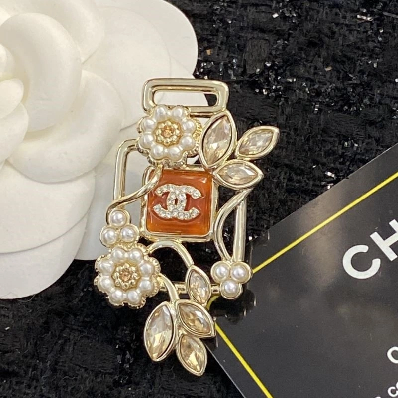 TechFriendly Chanel Brooches 225456