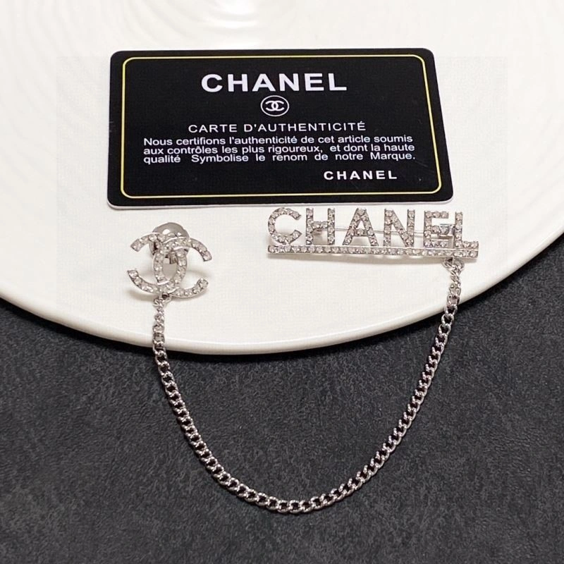 Resilient Chanel Brooches 225444
