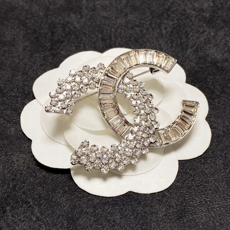 Elegant Chanel Brooches 225424