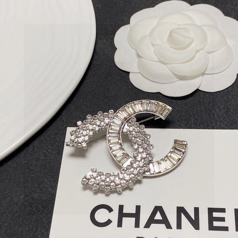 Elegant Chanel Brooches 225424