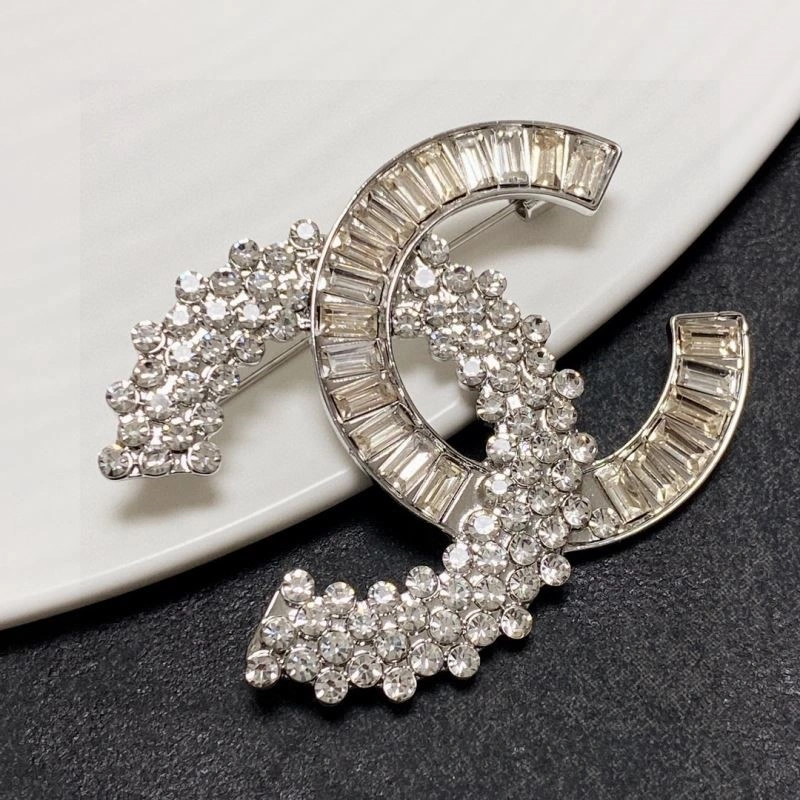 Elegant Chanel Brooches 225424