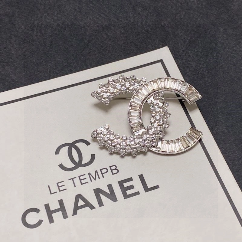 Elegant Chanel Brooches 225424