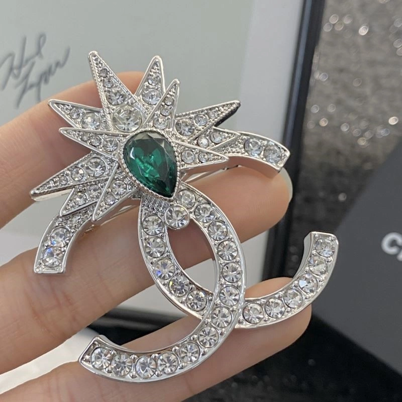 Trendsetting Chanel Brooches 225410