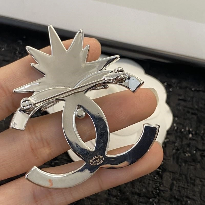 Trendsetting Chanel Brooches 225410