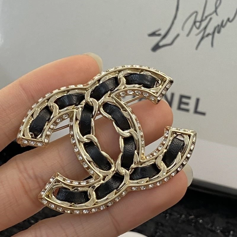 TechFriendly Chanel Brooches 225412