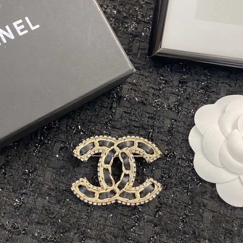 TechFriendly Chanel Brooches 225412