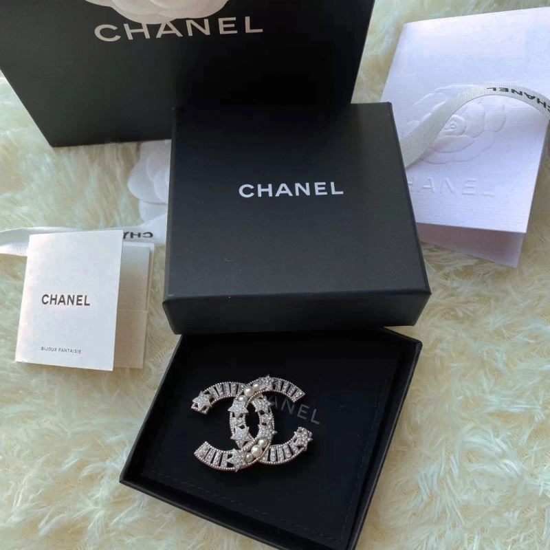 Chanel Brooches Functional 224439